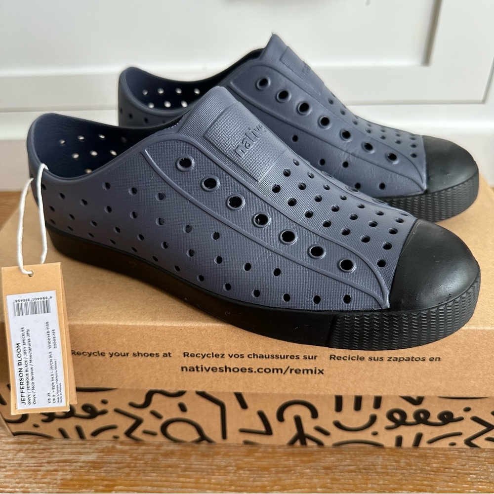 Native // Jefferson Bloom Shoes in Black / grey. NWT & box